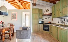 Cozy Tuscany Apartment With View