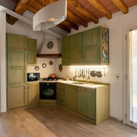Cozy Tuscany Apartment With View Pescia Exterior photo
